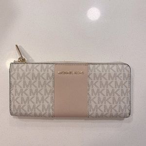 (SOLD) Michael kors wallet